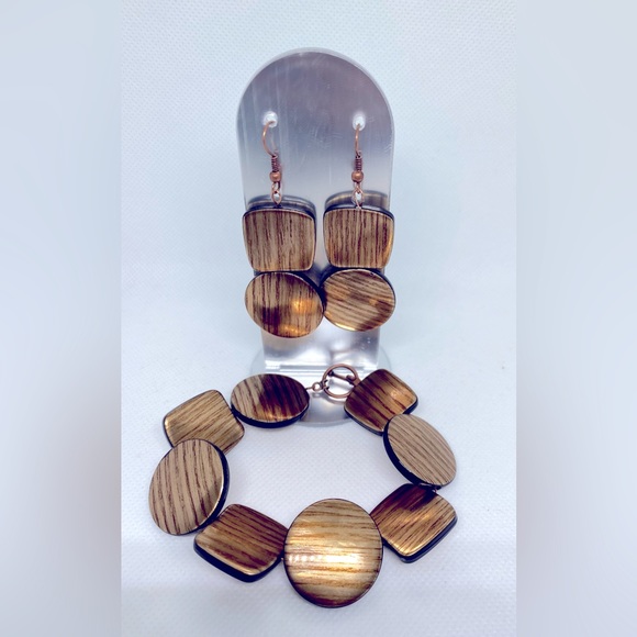 # 017 Earring and bracelet set. - Picture 1 of 1